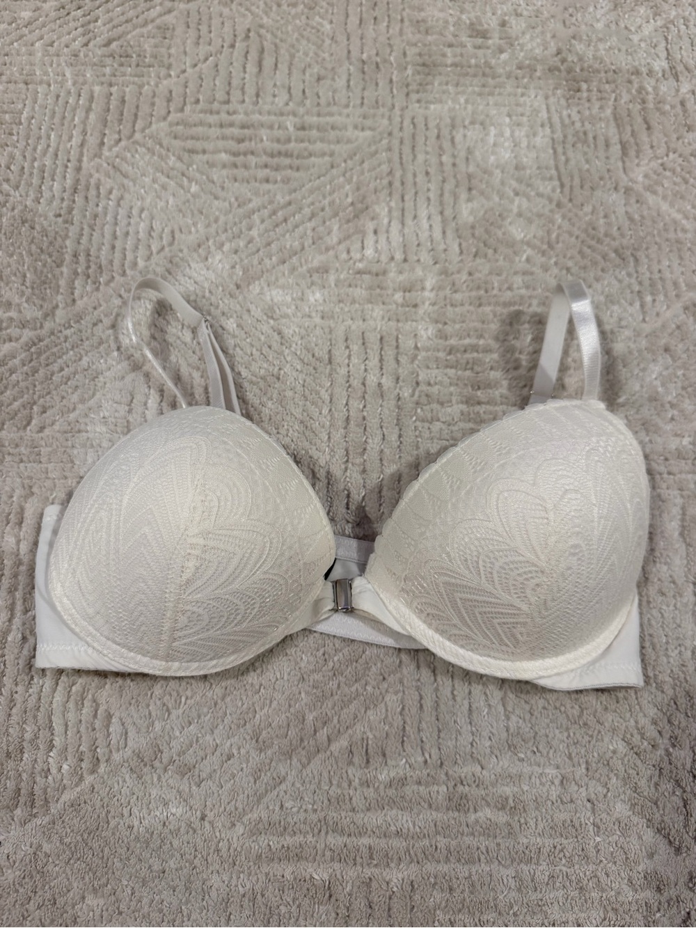 Women's Ivory Lace Push-Up Bra - Front Closure Size 34B